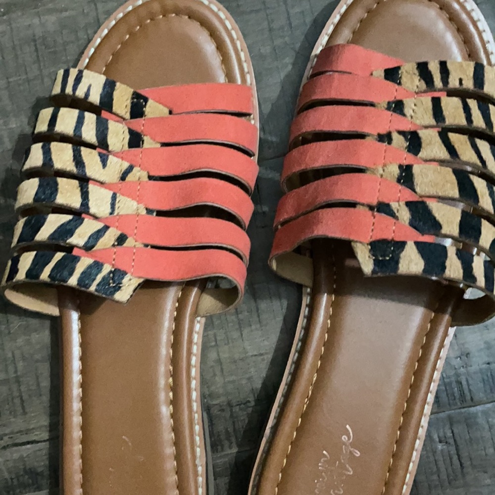 Crown Vintage Sandals - Picture 3 of 3